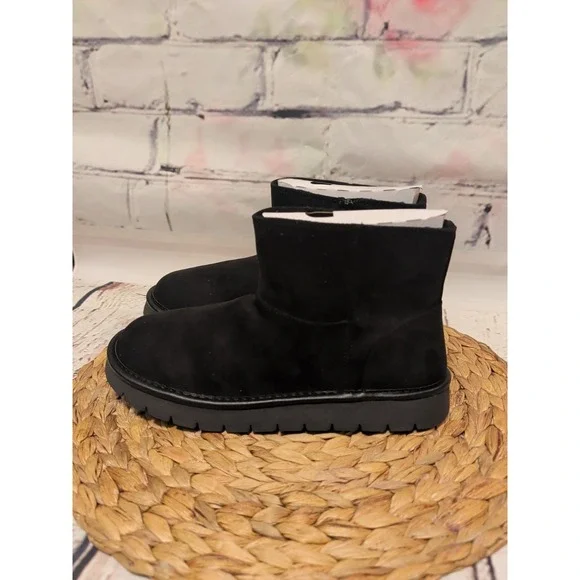 Universal Thread Women's May Suede Booties with Memory Foam Insole Black 9 - Picture 4 of 8